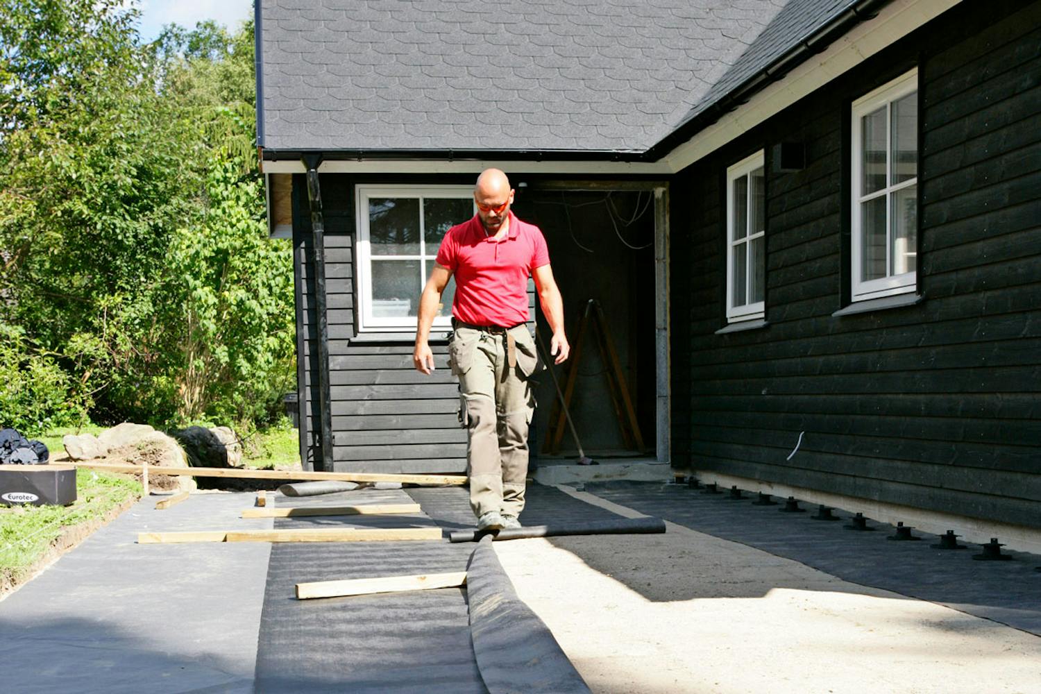 Voinko välttää rikkaruohot terassin alla? Voinko välttää rikkaruohot terassin alla?